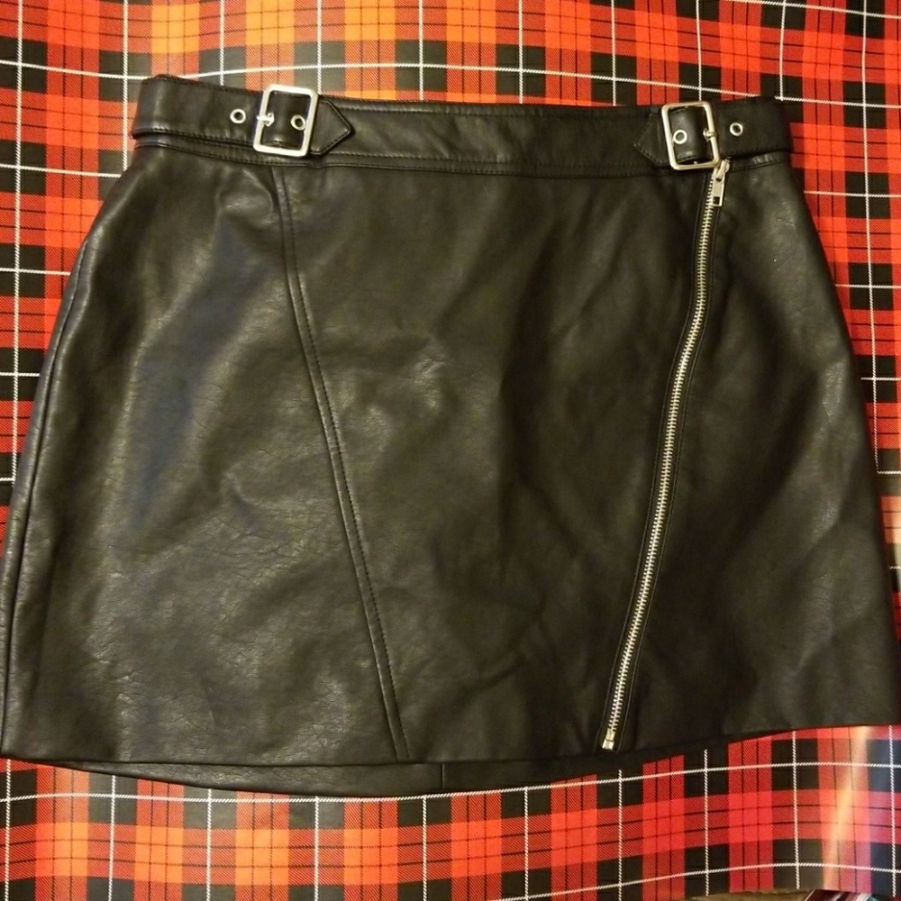 Faux leather mini skirt by Decree